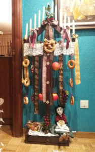 ramo-leones-decorado-con-la-vieja-del-monte-en-su-base